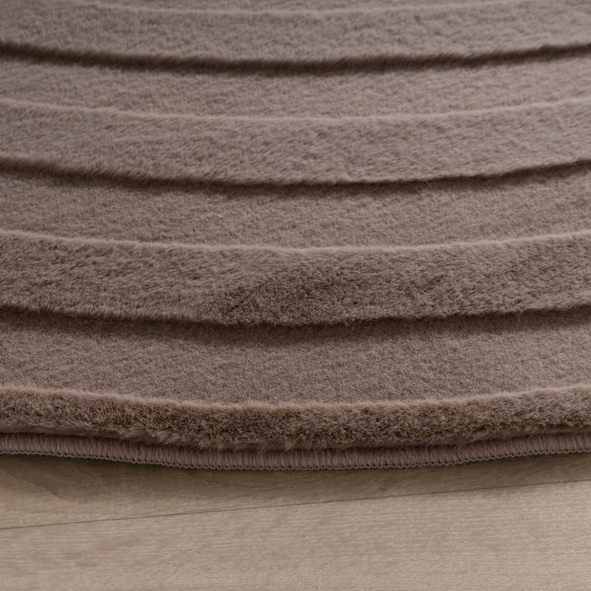 Irregular Rug - Flowy Lines Taupe