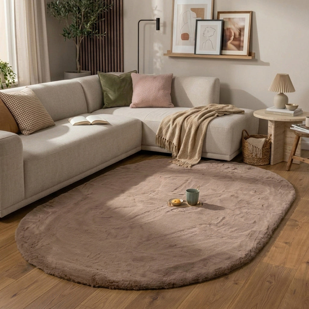 Oval fluffig matta | Comfy Supreme taupe hos Volero
