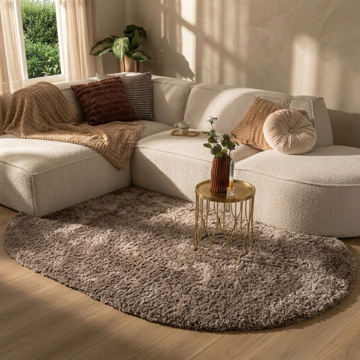 Oval fluffig matta | Blaze taupe hos Volero