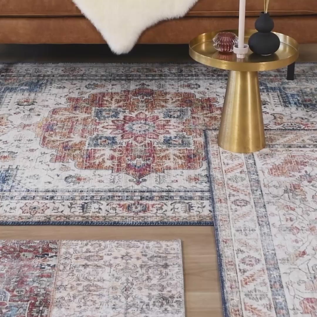 Rund vintage matta | Azara blå/röd hos Volero