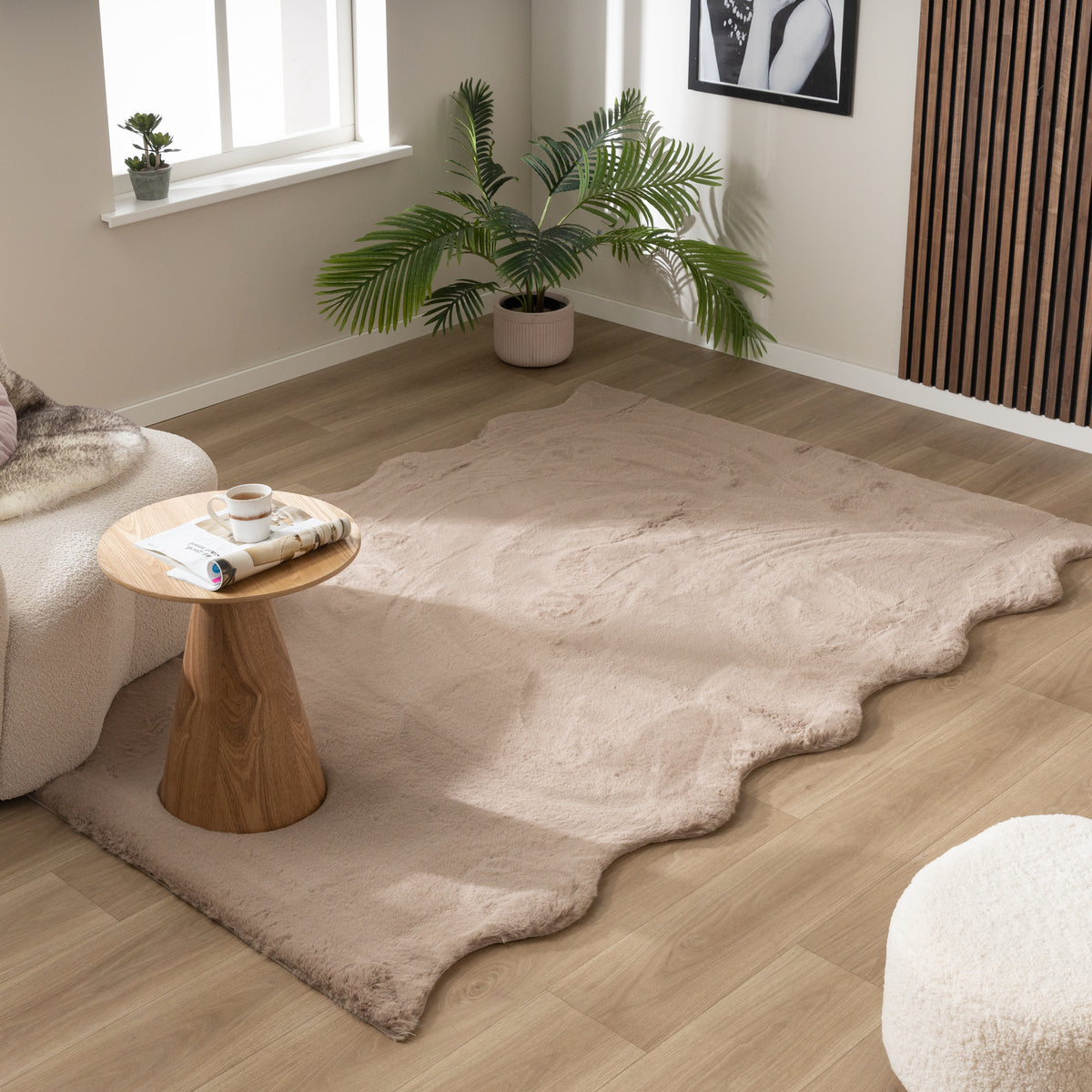 Fluffig matta | Comfy Supreme Wavy taupe hos Volero