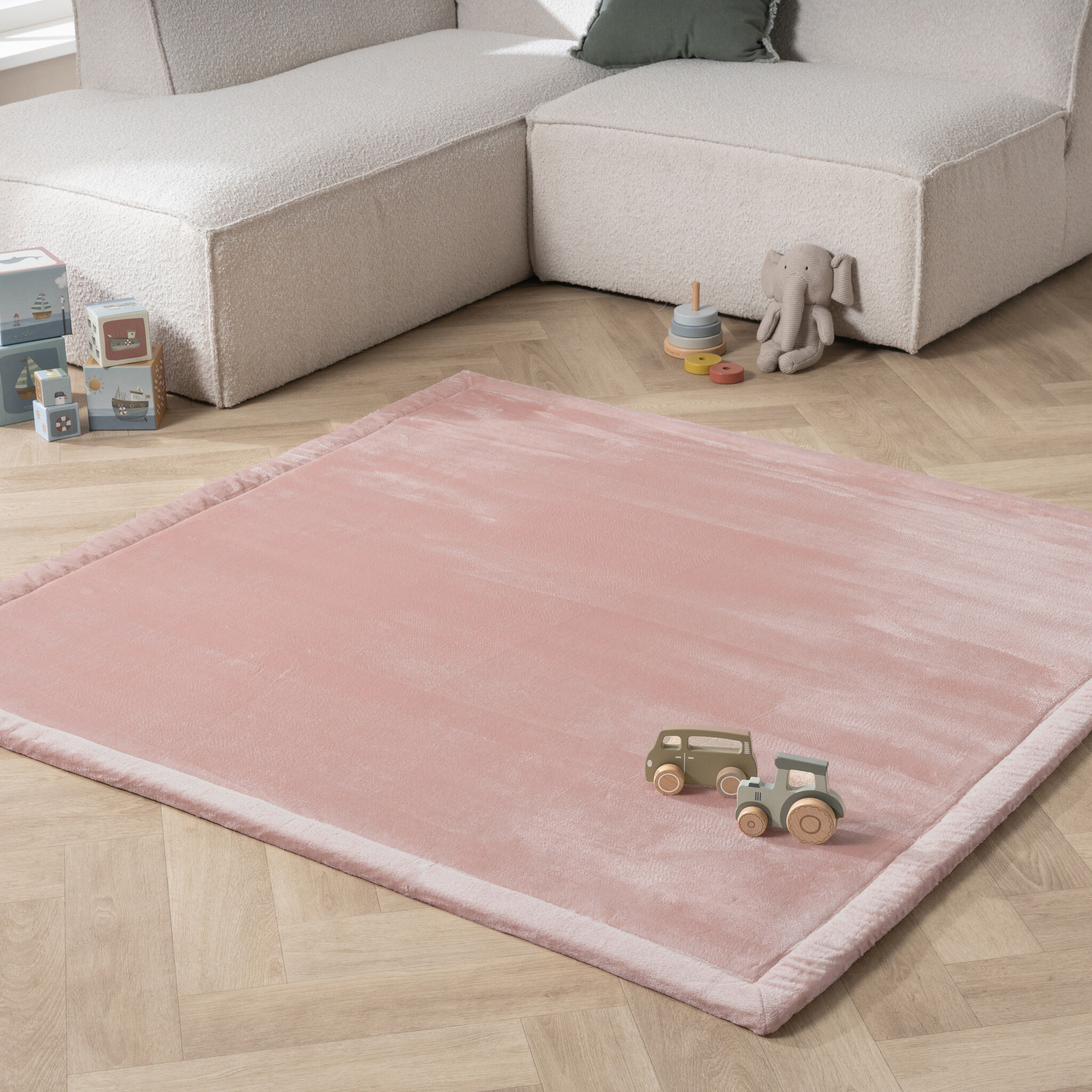 Fyrkantig lekmatta | Jip rosa hos Volero